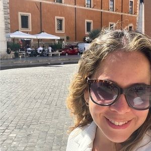 Meet your Posher, Mia